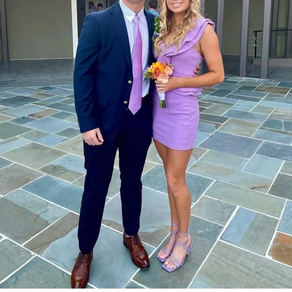 Lavender hello Molly dress size small worn once. - Picture 3 of 5